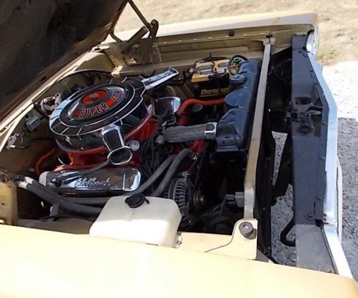 1968 Plymouth GTX 440 Gold Engine