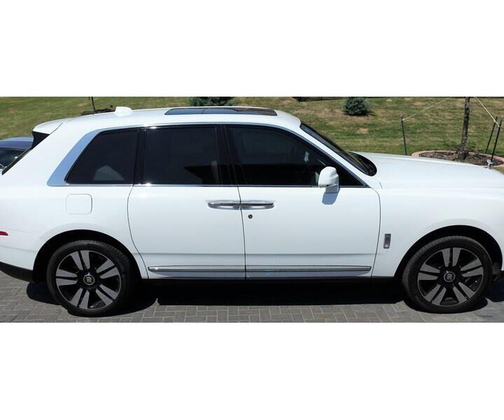 2019 Rolls Royce Cullinan White Side View