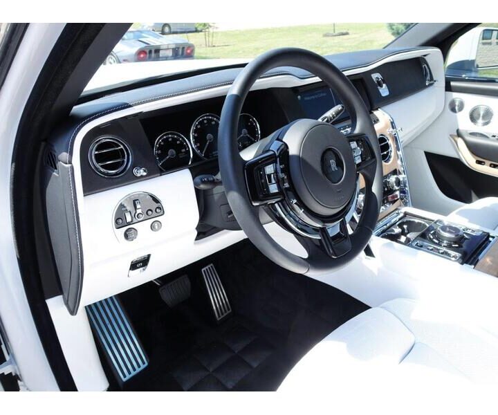 2019 Rolls Royce Cullinan White Dash