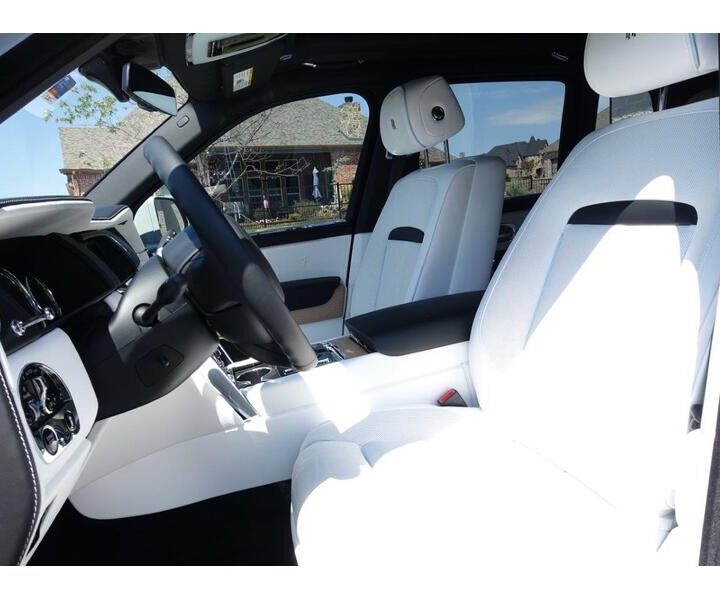 2019 Rolls Royce Cullinan White Front Seats