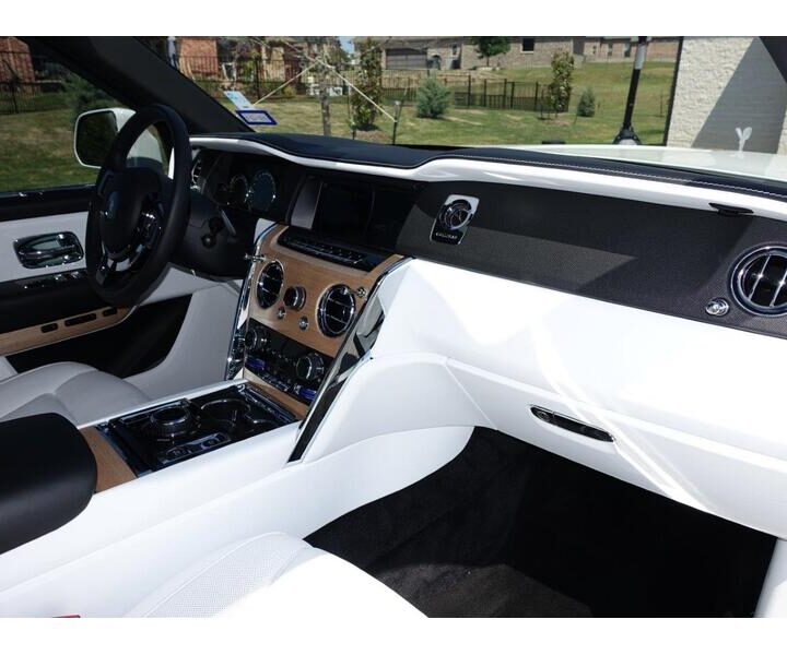 2019 Rolls Royce Cullinan White Dash